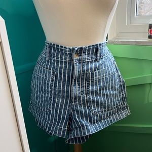 Sz 12 American eagle 🦅 stretchy striped pleated jean shorts